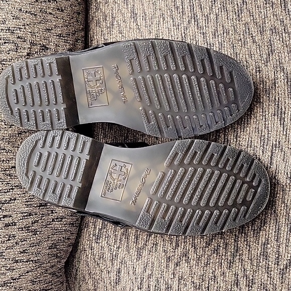 Shoes - Picture 6 of 6